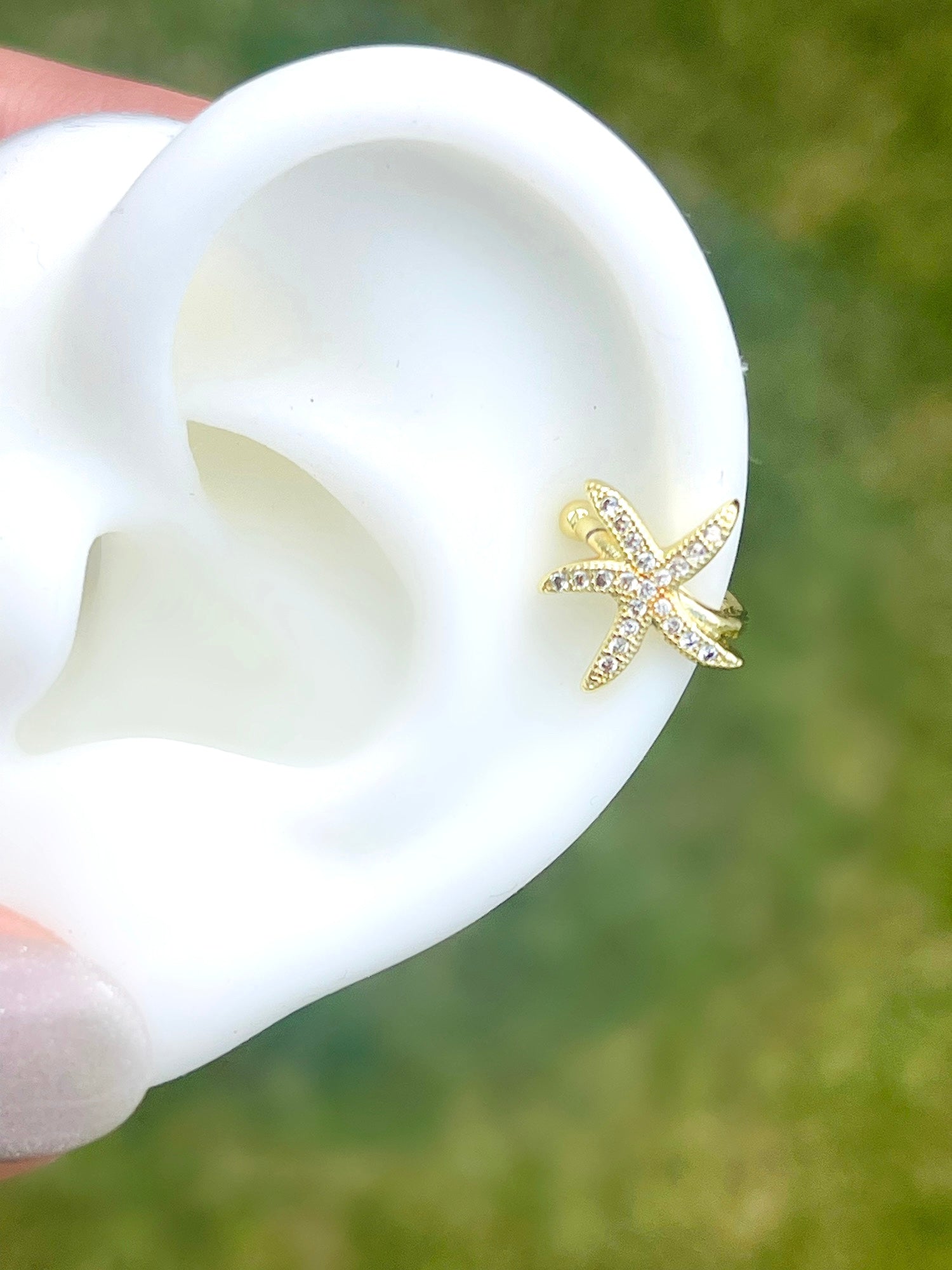 Bright StarFish Ear Cuff