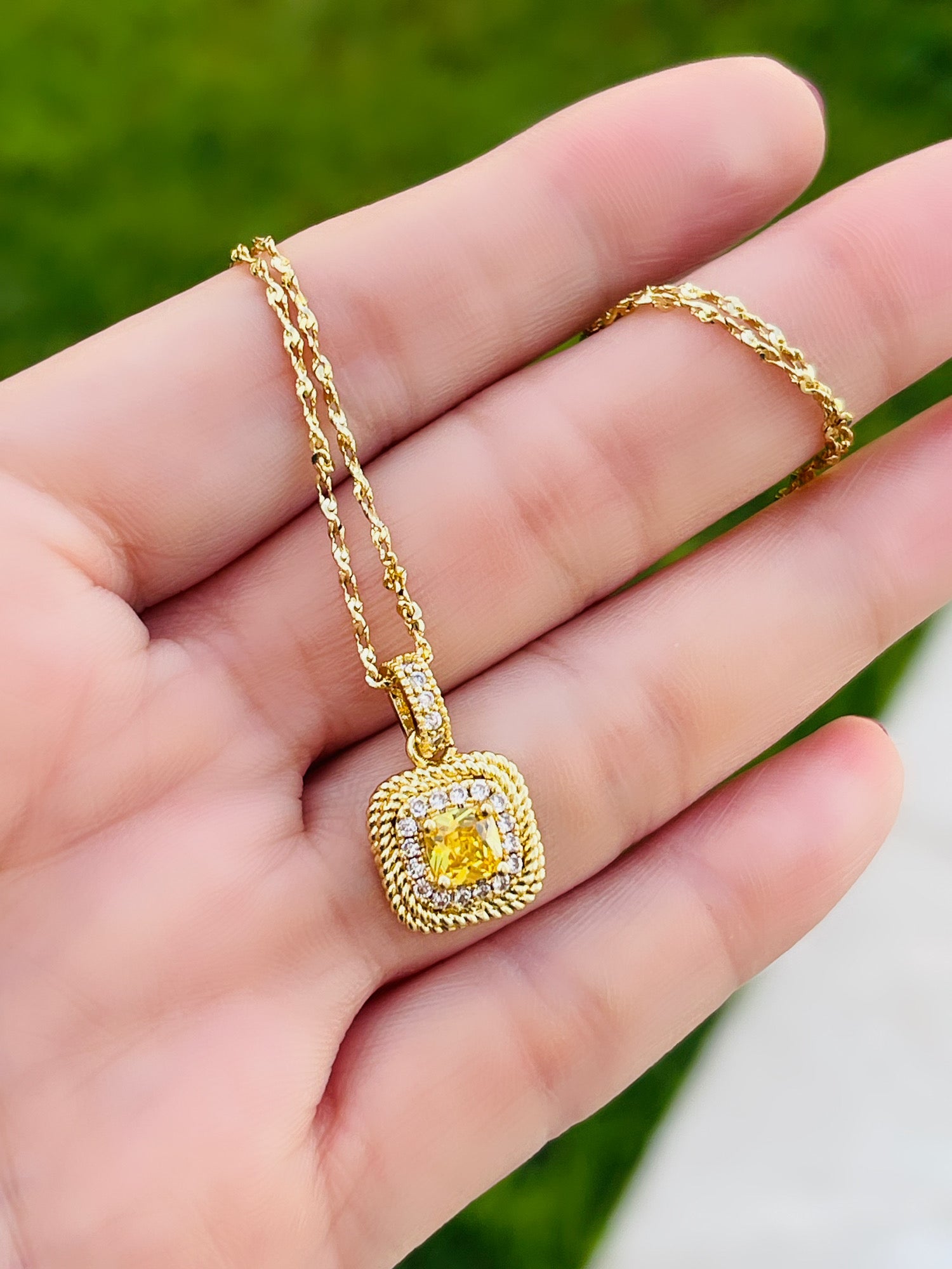 Bright Pendant Chain