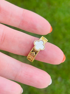 Clover Ring